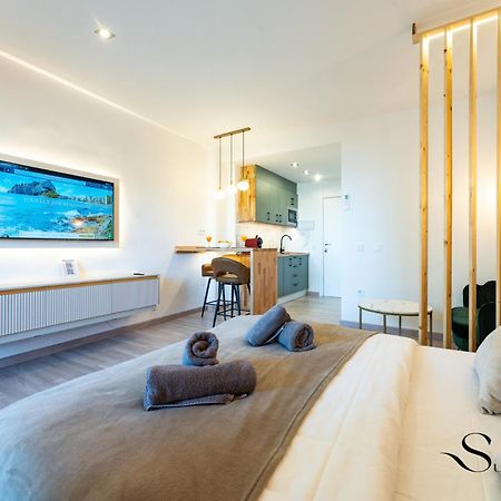 Seaview Beachfront Studio With Aqua Park & Balcony Бенальмадена Экстерьер фото