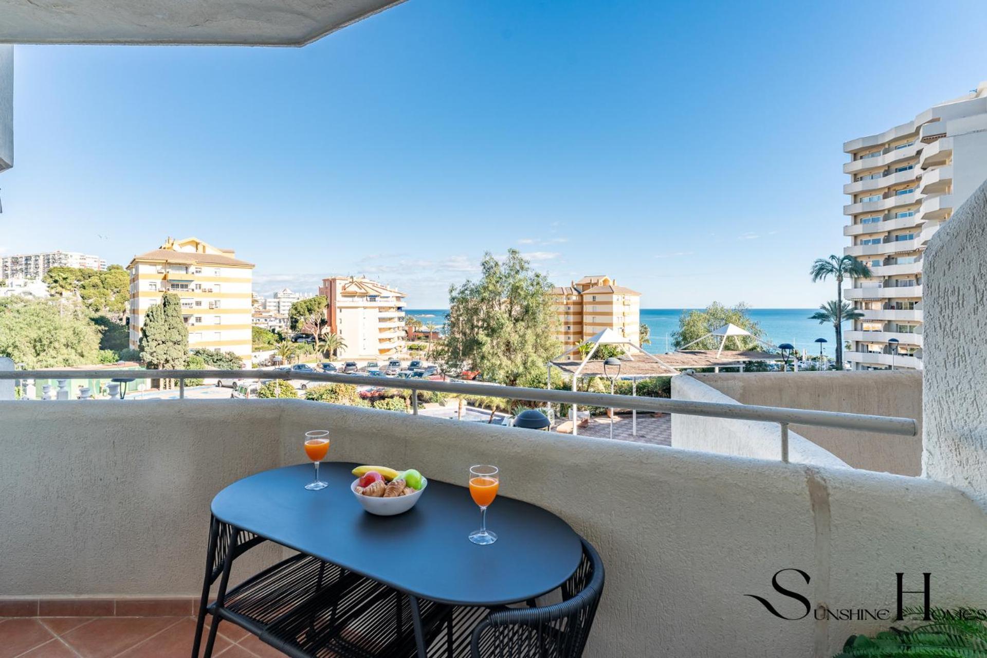 Seaview Beachfront Studio With Aqua Park & Balcony Бенальмадена Экстерьер фото
